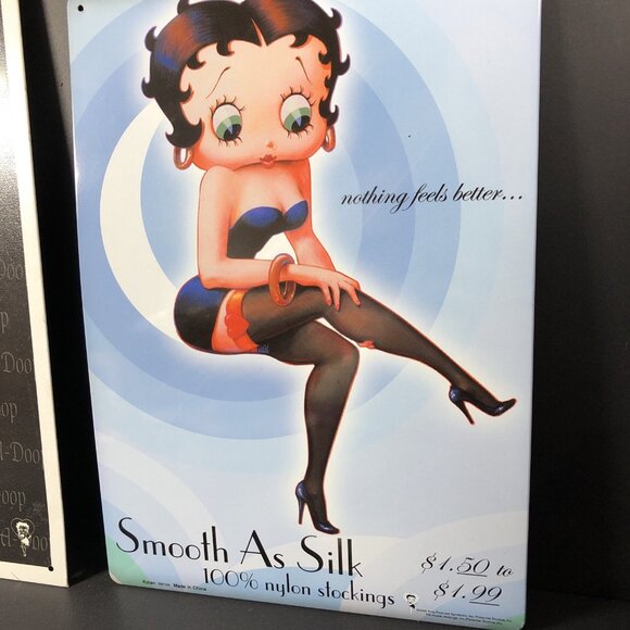 Betty Boop Collection, Lot Of 6, Signs, Socks, Wallet And Book ** READ** CN - Picture 7 of 16